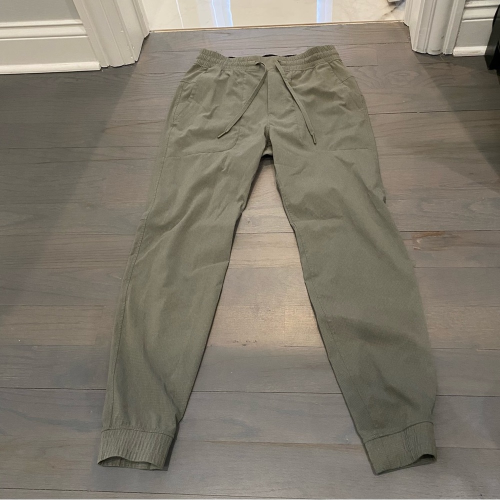 Mens Lululemon joggers medium preowned